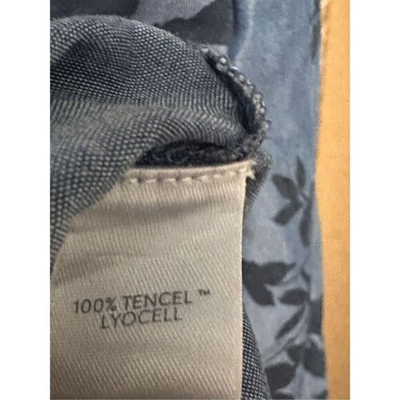 Soft beautiful women J. Jill Tencel Denim Floral Half Button Popover Collar Shir - Picture 5 of 8